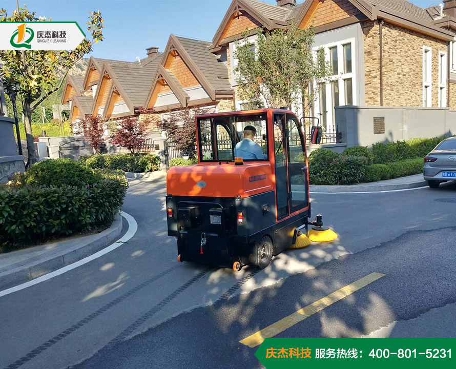 什么樣的企業(yè)更適合選擇全封閉清掃車？