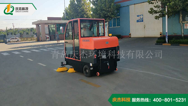 物流園選擇慶杰電動(dòng)掃地車