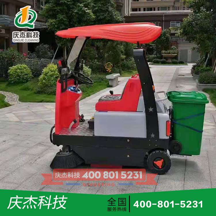 秋冬季，物業(yè)保潔缺少這樣一臺(tái)掃地車